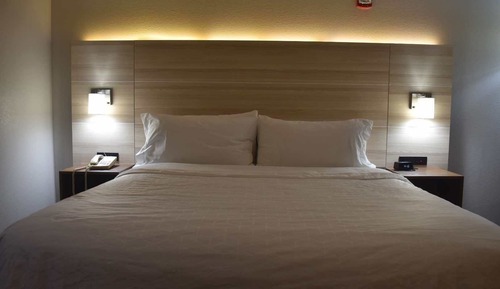 Suite, 1 très grand lit et 1 canapé-lit