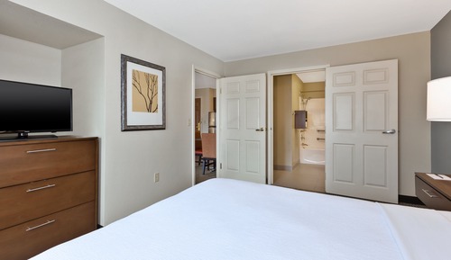 Suite, 1 grand lit et 1 canapé-lit, cuisine (Roll-In Shower)