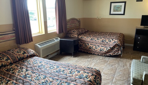 Deluxe Room, King and Queen Bed