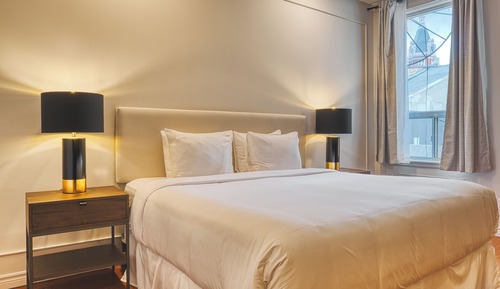 Suite, 1 très grand lit, non-fumeurs, salle de bains privée (King with Sitting Area)