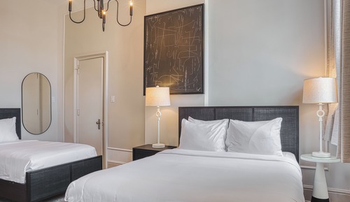 Chambre Familiale, plusieurs lits, non-fumeurs, salle de bains privée