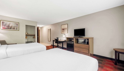 Chambre Standard, 2 lits doubles, accessible aux personnes à mobilité réduite