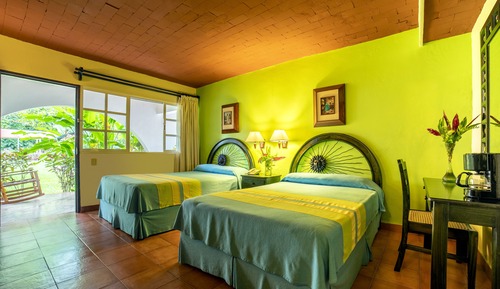Chambre Supérieure, patio, vue piscine