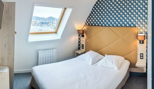 Chambre Confort Double ou avec lits jumeaux, vue port