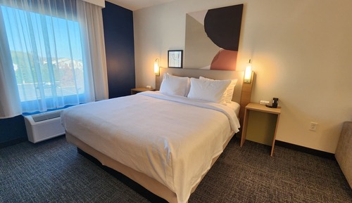 Suite, 1 très grand lit, accessible aux personnes à mobilité réduite, baignoire (Mobility)