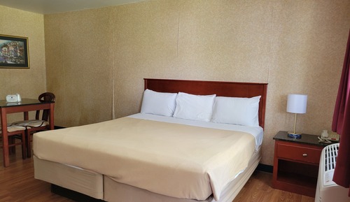 Chambre Standard, 1 très grand lit, fumeurs