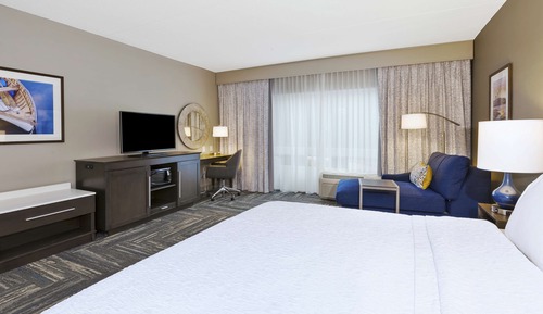 Chambre, 1 très grand lit, accessible aux personnes à mobilité réduite, non-fumeurs
