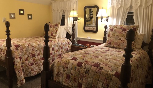 Chambre Luxe avec lits jumeaux, salle de bains privée, vue cour intérieure (Primrose #1)