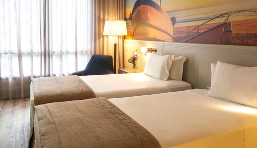 Chambre Standard avec lits jumeaux, 2 lits une place, vue partielle sur l'océan