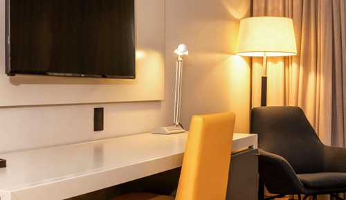 Chambre Supérieure, 1 très grand lit, vue partielle
