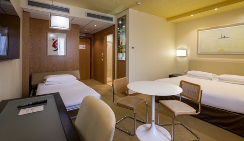 Chambre Premium, 1 très grand lit et 1 canapé-lit