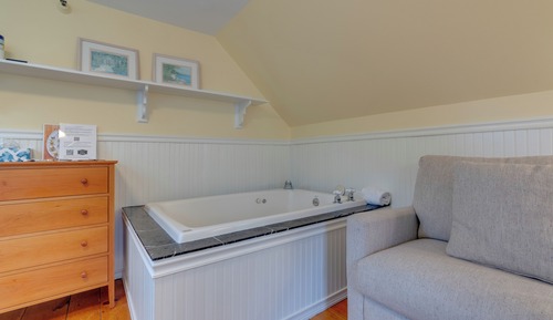 Chambre Deluxe, 1 grand lit, baignoire à jets