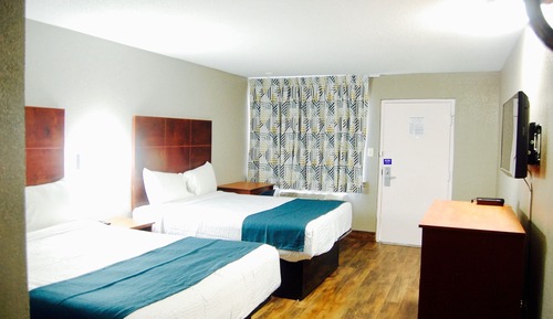 Chambre Deluxe, 2 grands lits, non-fumeurs, réfrigérateur et four à micro-ondes