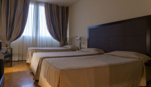 Chambre Triple, 3 lits une place