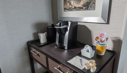 Suite, 1 très grand lit, accessible aux personnes à mobilité réduite (Mini Fridge/Microwave)
