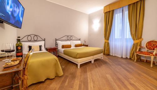 Chambre Supérieure, plusieurs lits, vue ville
