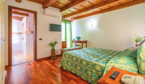 Chambre Classique, vue ville