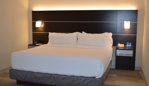Chambre Standard, 1 très grand lit (Communications, Mobility, Access Tub)