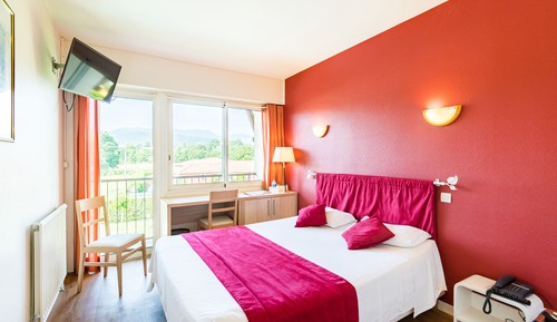 Chambre Confort Double ou avec lits jumeaux, salle de bains privée