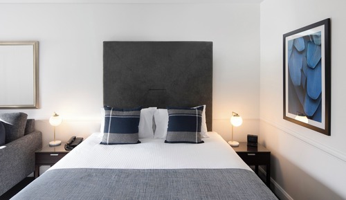 Chambre Supérieure (Bath & Balcony)