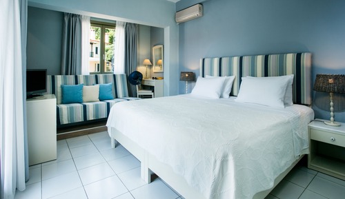 Chambre Confort, vue partielle sur la mer