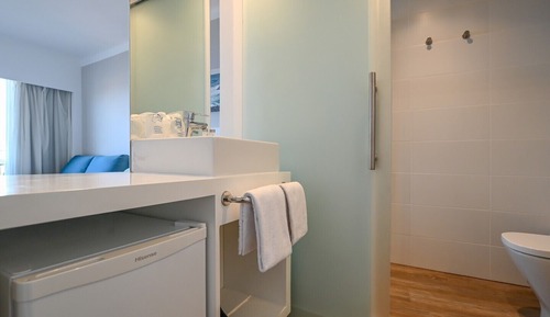 Chambre Junior Double ou avec lits jumeaux, balcon, vue mer (3 Adults + 1 Child)