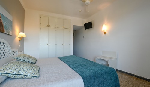 Chambre Double Standard, vue partielle sur la mer