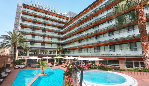 Chambre Double, vue piscine (Urban)