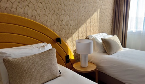 Privilege, Chambre, 1 très grand lit et 1 canapé-lit