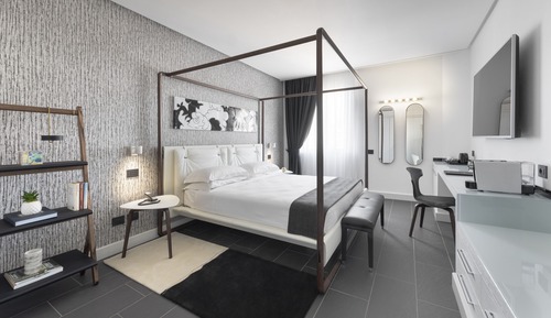 Chambre Présidentielle, 1 très grand lit et 1 canapé-lit, baignoire à jets, vue ville