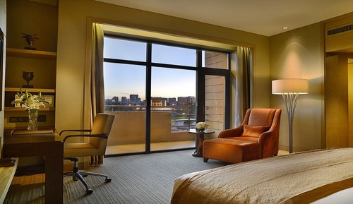 Chambre Premium, 1 très grand lit, balcon (Lounge Access)