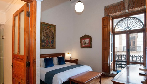 Chambre Supérieure, 1 très grand lit, vue ville