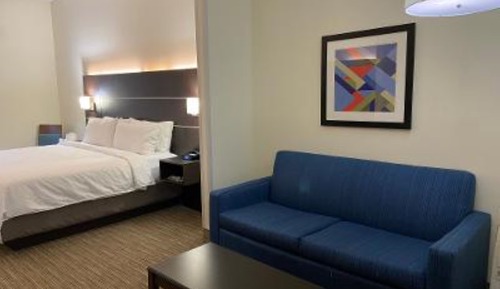 Suite, 1 très grand lit et 1 canapé-lit