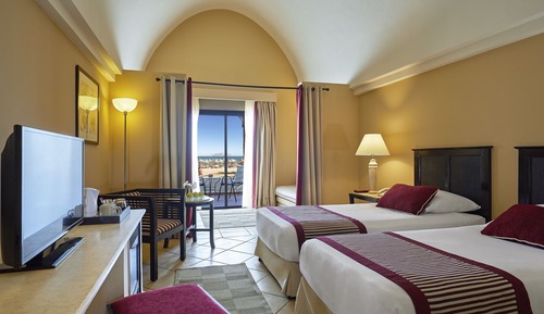 Chambre Supérieure, vue jardin (Family, Queen or Twin Beds)