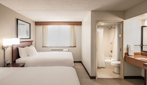 Chambre, plusieurs lits