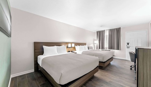 Chambre, 2 grands lits, fumeurs (Efficiency)