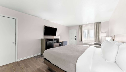 Chambre, 1 très grand lit et 1 canapé-lit, fumeurs (Efficiency)