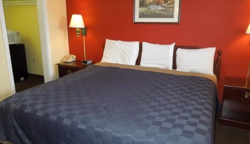 Chambre, 1 très grand lit, fumeurs