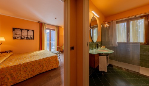 Chambre Double, balcon, vue lac (.)