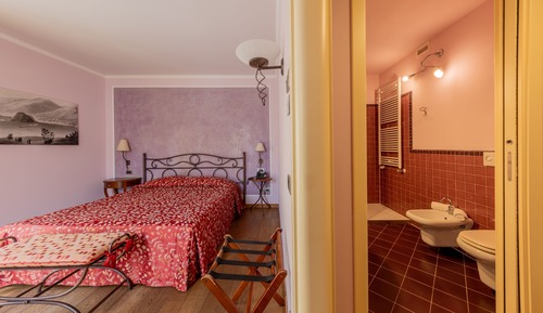 Chambre Double, vue partielle sur le lac