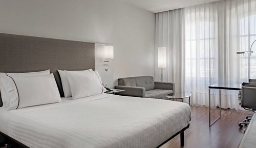 Chambre Standard, 1 très grand lit, vue ville