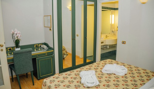 Chambre Classique Double ou avec lits jumeaux, 1 lit double ou 2 lits jumeaux, patio, vue mer