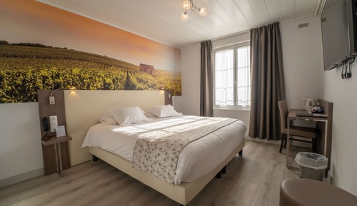 Chambre Supérieure, 1 grand lit, balcon, vue vallée (Larger Room)