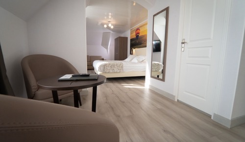 Suite Junior, 1 grand lit, accessible aux personnes à mobilité réduite, vue jardin (with Sofabed)