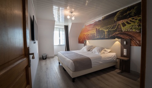 Suite Familiale, 1 grand lit, baignoire, vue vallée