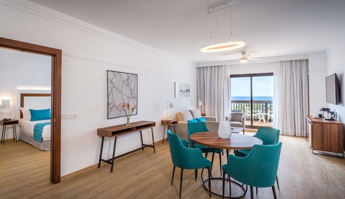 Suite Junior (2 adults + 2 children)