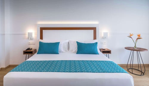 Chambre Supérieure, vue partielle sur la mer (2 adults + 1 child)