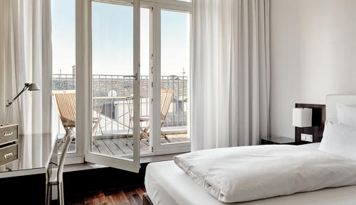 Chambre Simple, balcon (French Bed)