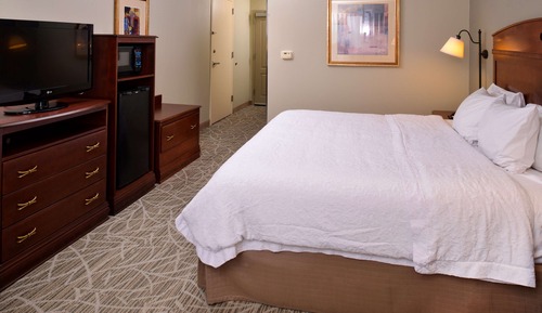Chambre, 1 très grand lit, accessible aux personnes à mobilité réduite
