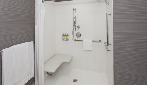 Chambre Standard, 2 grands lits (Communication, Roll-In Shower)